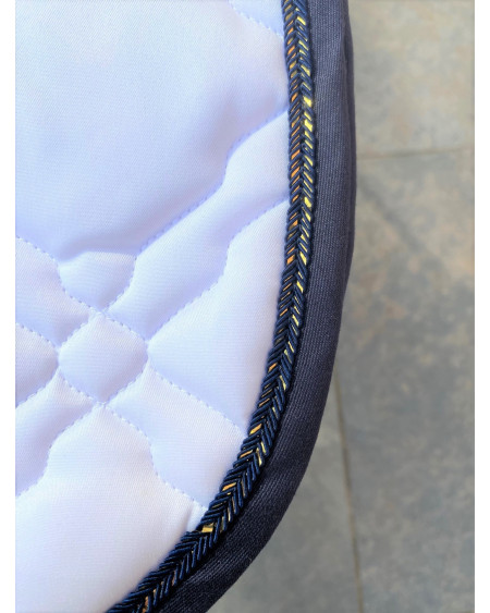 Kavalkade Zadeldek M Luxe Stepping, Wit m donkerblauw/gouden bies