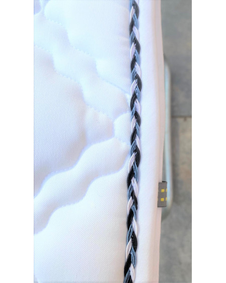 Kavalkade zadeldek met luxe stepping, Wit m blauw/lblauw/wit koordje