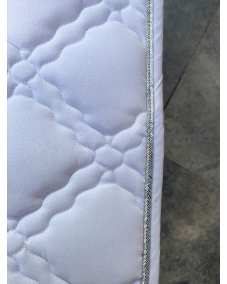 Kavalkade Zadeldek Met Luxe Stepping, Wit Met Zilveren Koordje (2)